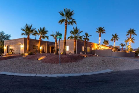 Lakeside Entertainment Oasis With Heated Pool and Spa House in Lake Havasu City