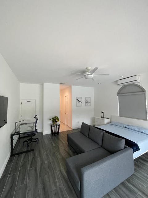 Bed, TV and multimedia, Living room, Bedroom