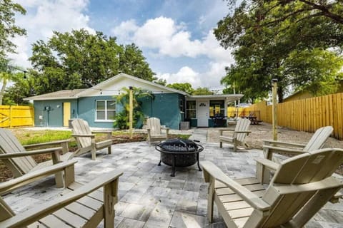 Spacious Family Oasis with Pool, BBQ, and Fire Pit House in Seminole