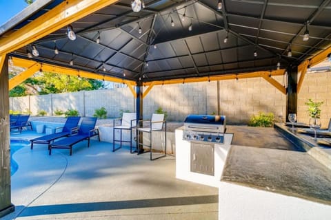 Pool, Hot Tub, Mini-Golf, Gazebo with Bar and Grill House in Scottsdale