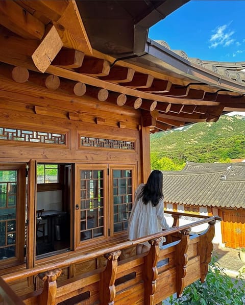 People, Natural landscape, Balcony/Terrace, Mountain view