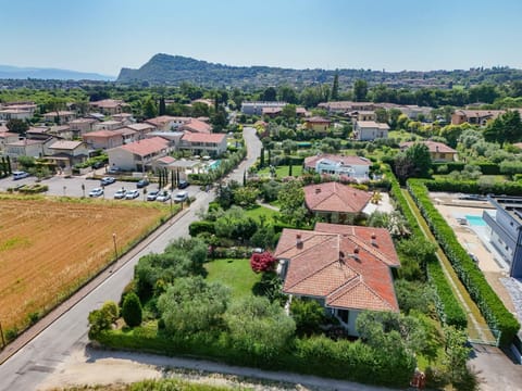 Neighbourhood, Bird's eye view
