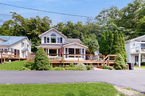 Ohana Lake House House in Seneca Lake