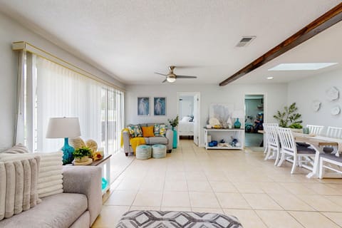 Island Breeze House in Ormond By The Sea