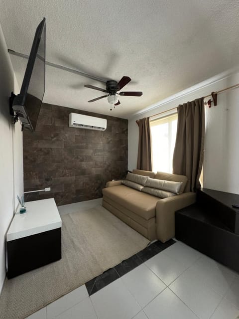 Communal lounge/ TV room, TV and multimedia, Seating area, air conditioner