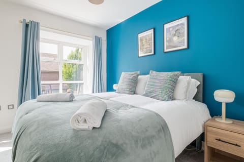 Modern & comfortable 4 bed house Apartment in Aylesbury Vale