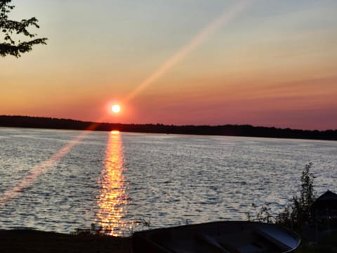 Lake Cottage House in Kawartha Lakes