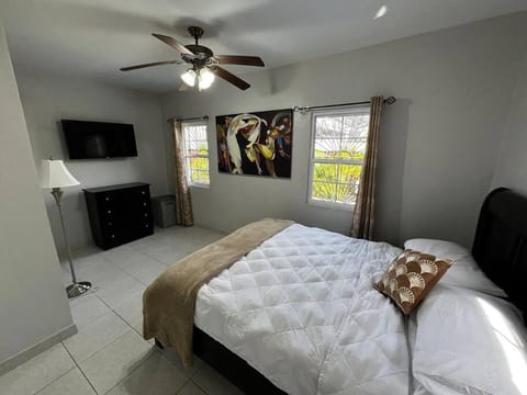 CentralCity "Haven" Private Home & Pool Casa in Belize City