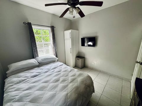 CentralCity "Haven" Private Home & Pool Casa in Belize City