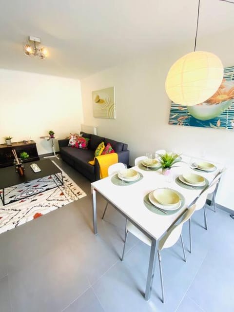 Large 3 bedrooms in Luxembourg center w terraces & parking Apartamento in Strassen