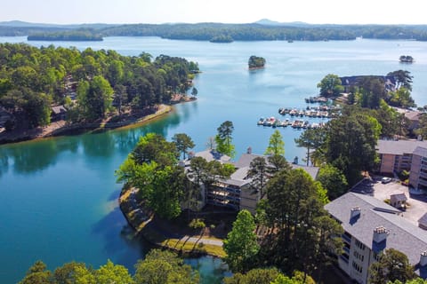 Keowee Key Condo with Lake Access and Community Pools! House in Lake Keowee