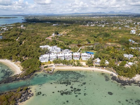 Property building, Day, Neighbourhood, Bird's eye view, Beach, Sea view