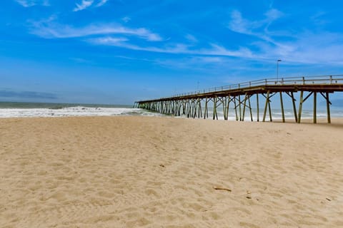 Pier View Cottage Unit 9 Maison in Kure Beach