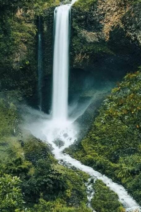 Hospedaje Baños de Agua Santa- Vista al Pailón-Pailón del diablo Chalet in Tungurahua, Ecuador