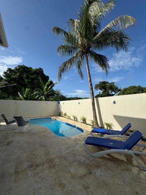 Pool view, Swimming pool, sunbed