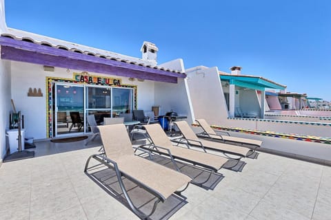 Property building, Patio, Seating area, sunbed