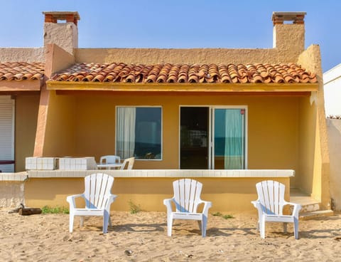 Patio, Dining area, sunbed