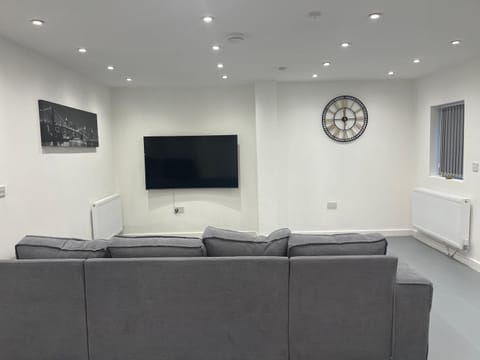 Bede Road Serviced Accommodation Apartment in Coventry