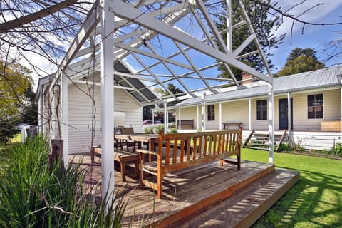 The Cottage - In the Heart of Berry House in Berry