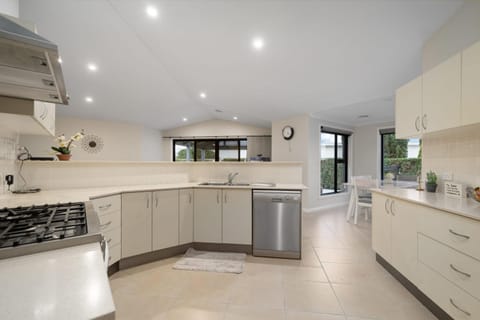 O'Reilly Residence - Spacious & Cosy 4 Bedroom Home House in Bathurst