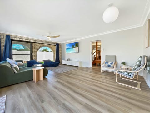 Newly Renovated Bribie Beach House with Pool House in Woorim