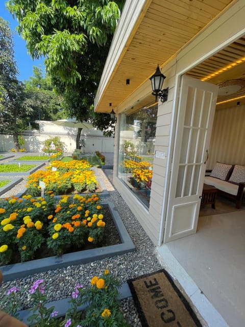 Garden view cottage, peaceful luxury stay Apartment in Dehradun