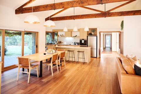 Dining area, kitchen