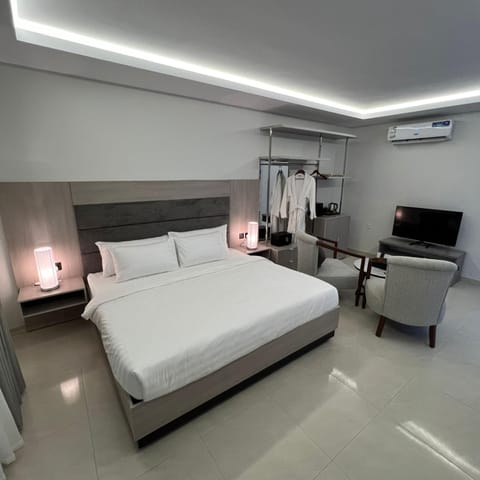 Bed, TV and multimedia, Photo of the whole room, Bedroom, air conditioner