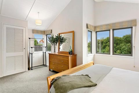 Ultimate 5-Star Getaway - Perfect for Any Season House in Taupo