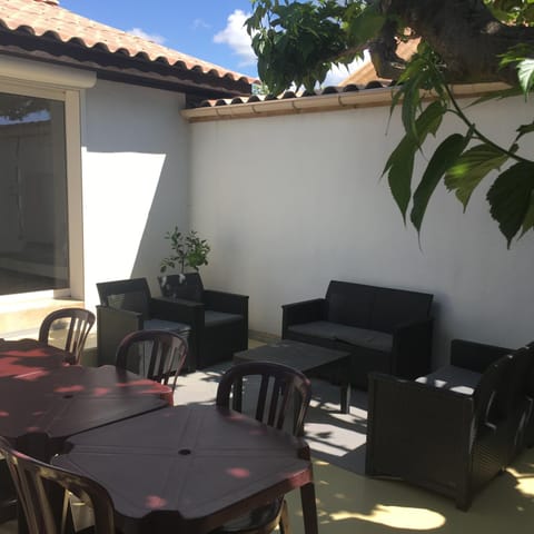 Patio, Dining area