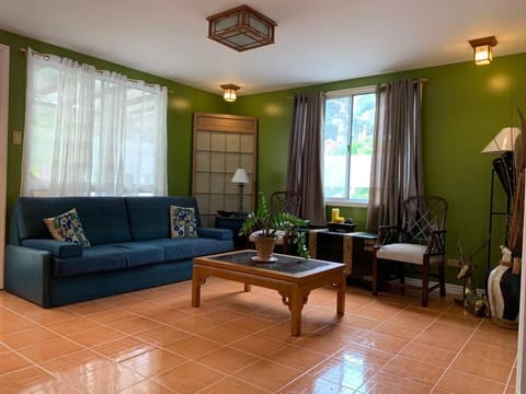 Cozy Family Home near Nuvali & Tagaytay with wifi House in Santa Rosa