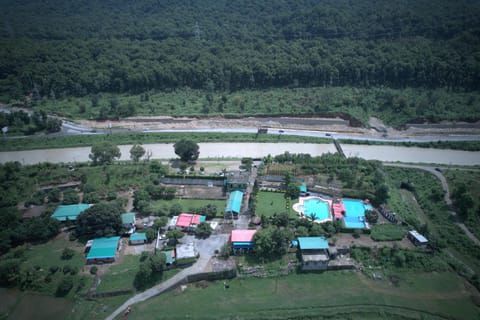 Day, Neighbourhood, Natural landscape, Bird's eye view, Lake view, Pool view, River view, Street view, Swimming pool