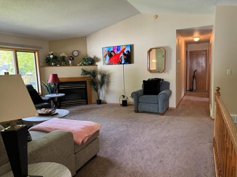 Relax and worry less in this peaceful home! Haus in Moorhead