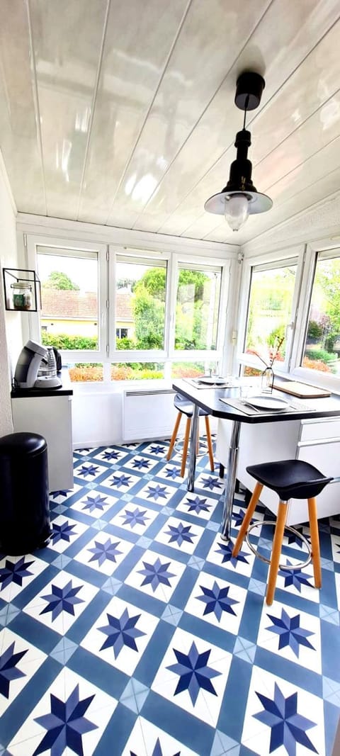 Dining area, kitchen