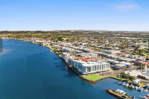 Bird's eye view, City view, River view