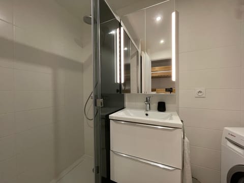 Shower, Bathroom, washing machine