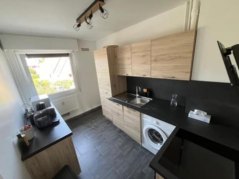 Appartement chaleureux, ensoleillé avec parking gratuit Apartment in Caen