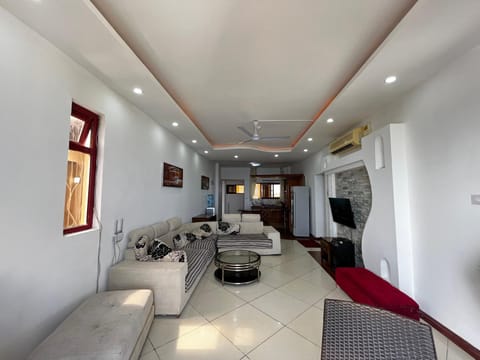 TV and multimedia, Living room, Seating area, Evening entertainment, Entertainment, Entertainment, air conditioner, air conditioner