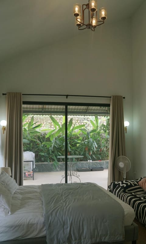 Bed, Garden, Photo of the whole room, Bedroom, Garden view