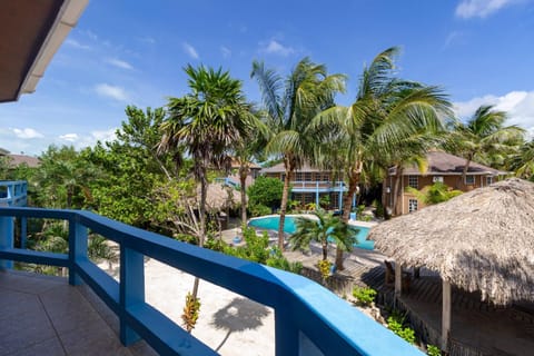 White Sands Cove C02-Ocean View 2 BR by Stay Floreo House in Corozal District