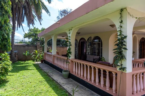 Property building, Patio, Day, Garden, Garden, View (from property/room), Balcony/Terrace, Garden view