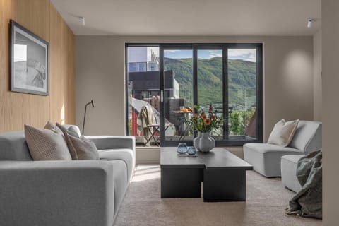 Natural landscape, TV and multimedia, Living room, Seating area, Mountain view