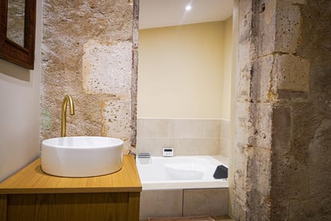 Bathroom, Spa and wellness centre/facilities