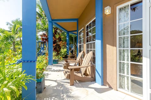 White Sands Cove G02-Romantic Partial Ocean View Suite 1 BR by Stay Floreo House in Corozal District