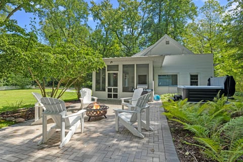 Property building, Seating area, Bath, fireplace