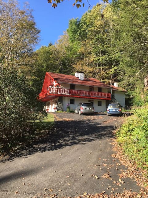 Alpine Four Season Lodge Shandaken NY sleeps 18 House in Shandaken