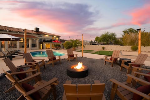 Your Unique Desert Compound - Amenities Galore House in Peoria