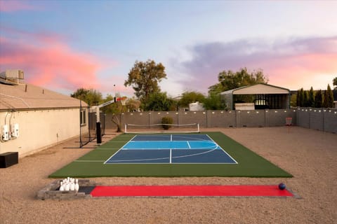 Your Unique Desert Compound - Amenities Galore House in Peoria