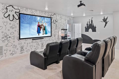 TV and multimedia, Seating area, Evening entertainment, Entertainment