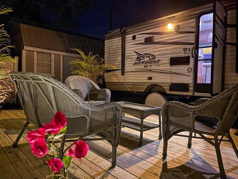 Camper close to beach with BBQ and Bicycles House in Englewood